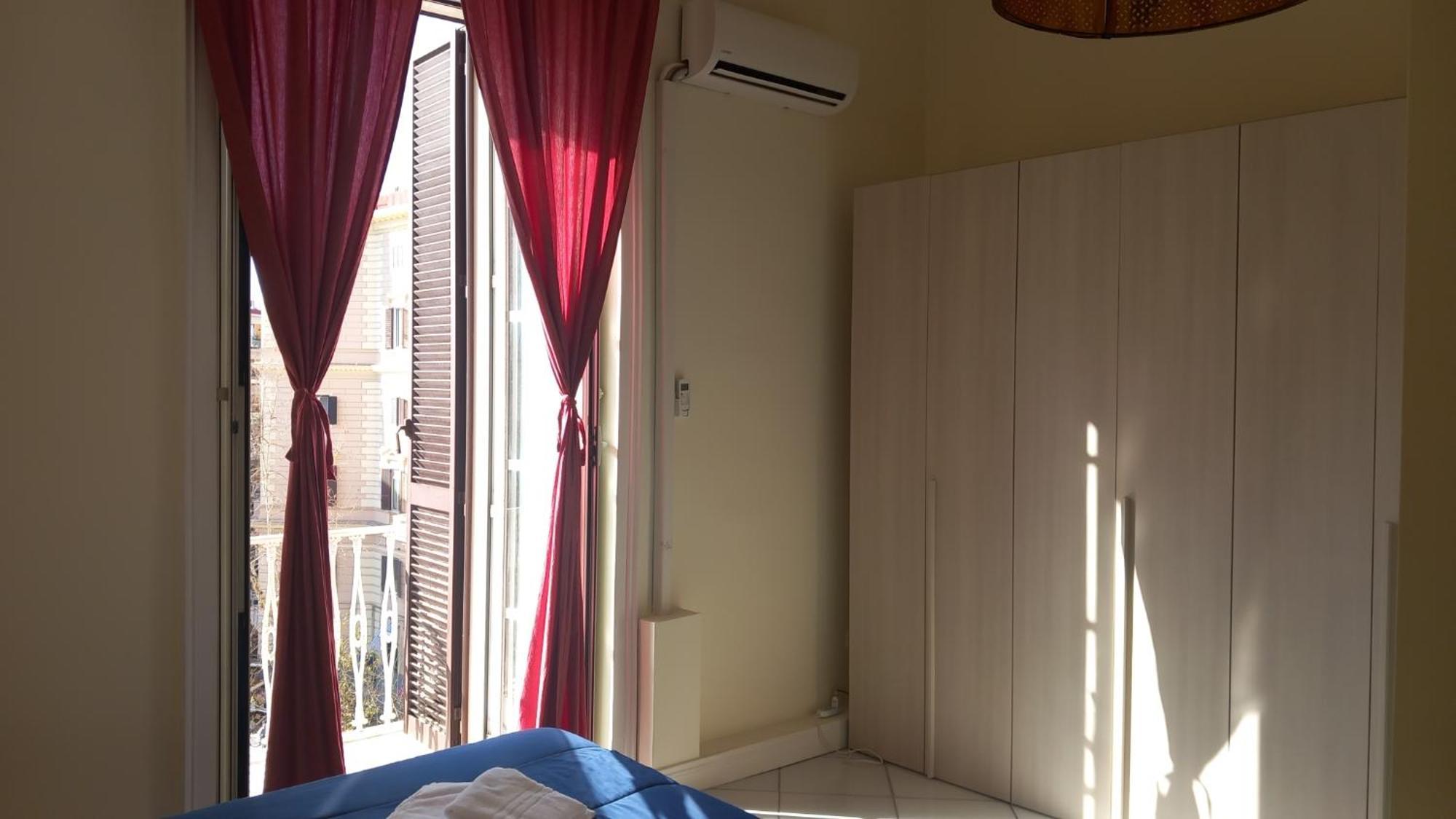 La Casa Di Elvira Napels