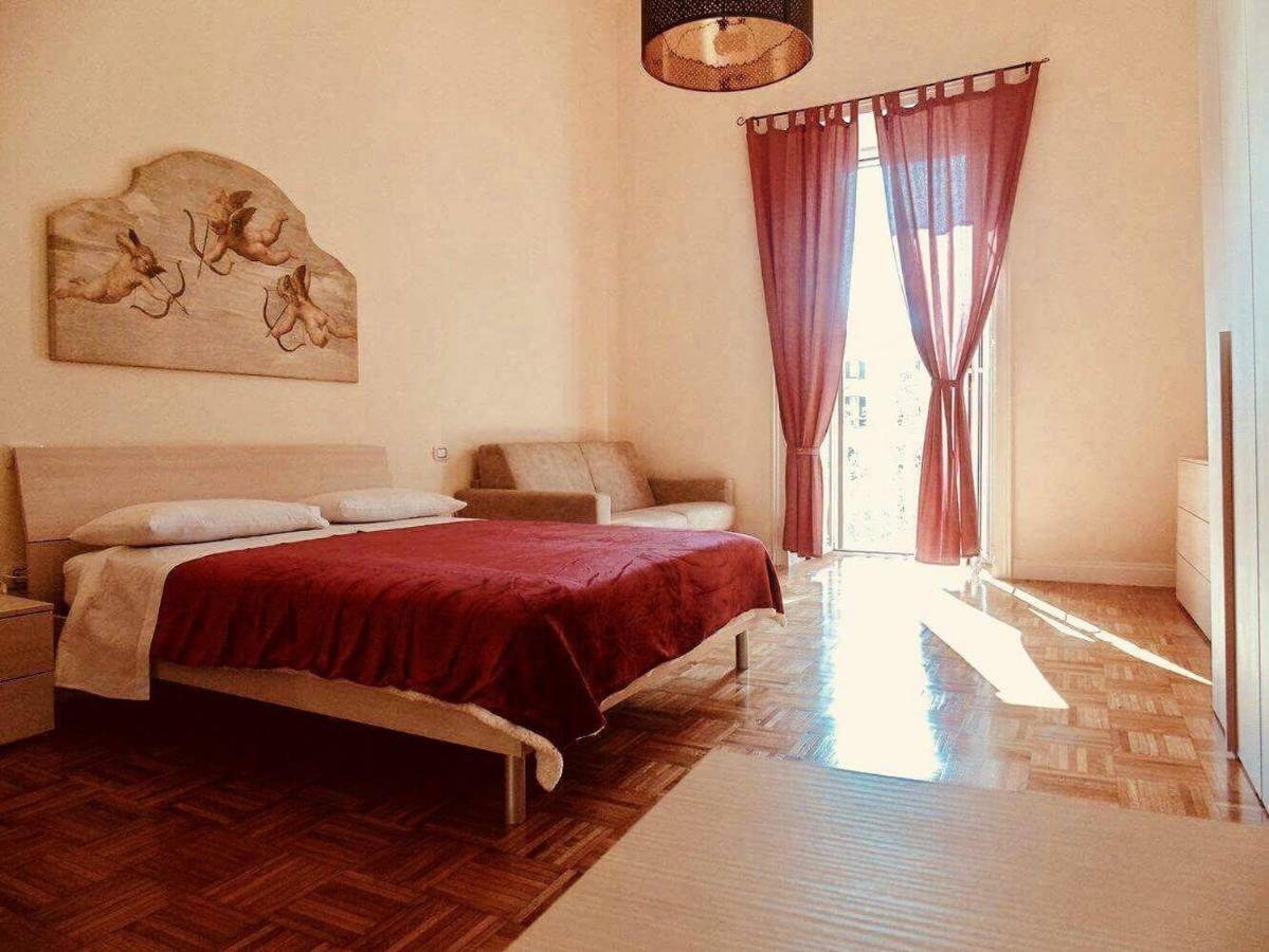 La Casa Di Elvira Napels